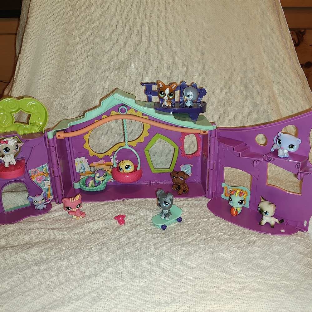 The Littlest Pet Shop Clubhouse, some pets and accessories